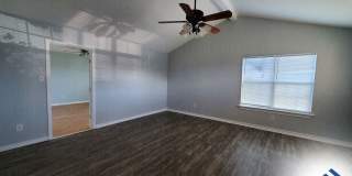 Spacious 4-bedroom 1.5 bath home AVAILABLE NOW! Gallery 4
