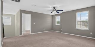 Large 4 bedroom home in Oakleaf Gallery 22