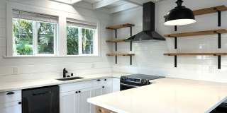 Aina Haina - Charming 2BR/1BA/Street Parking Only Gallery 1