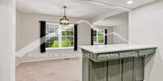 Stunning Townhouse with Washer/Dryer and Central AC Gallery 11