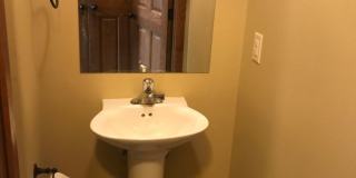 Beautiful West Side 3 Bed/2.5 Bath Townhome! Gallery 15