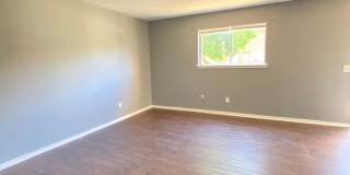 2 Bedroom 1.5 Bath Apt at the Monterey Square Apts NW OKC Gallery 5