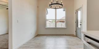 Beautiful! 4-Bed Home in Mustang Gallery 14