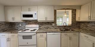 Lakefront 2BR Home in 55+ Leisureville Community Gallery 11