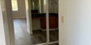 -Spacious 4 Bed 2.5 Bath, House, with Hew Hardwood Floors throughout - Gallery 14