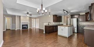 Pet Friendly Four Bedroom! Gallery 19