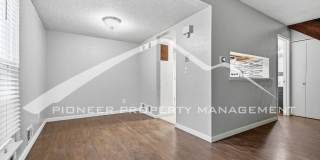 Charming Townhouse with Central AC and Washer/Dryer Gallery 7