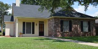 Beautiful 3 bedroom on corner lot in Azalea Lakes Gallery 1