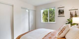 Cozy Condo Living in Tacoma's Desirable Highlands Community | Pool, Gym & Clubhouse Gallery 12
