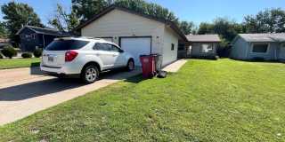 2 Bed/1 Bath Duplex with Garage and Unfinished Basement! Gallery 1