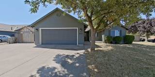4 bedroom on a large corner lot Gallery 1
