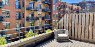 310 N Clinton Street Gallery 18