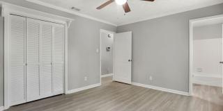 3 bedroom 2 bath home in Village Green Gallery 21