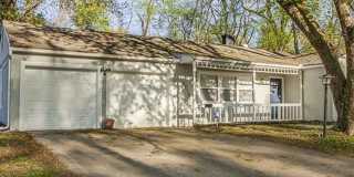 Charming 3 Bed / 1 Bath Home with 2-Car Garage & Large Yard in Raytown! Gallery 1