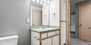 Oak Park Village Apartments Gallery 32