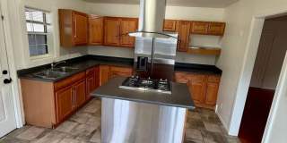 Move-in ready charmer in the heart of Canoga Park! Gallery 9