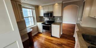 Spacious Midtown Condo with 2 Bedrooms, 2 Balconies & Internet Included! Gallery 8