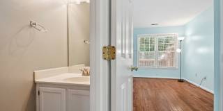 Woodcroft End of Unit Townhouse with Large Bedrooms Gallery 12