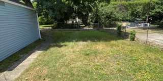 Updated 2 Bedroom, 1 1/2 Bath Home With Fenced in Backyard & 1 Car Garage! Gallery 15