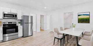 Cozy Renovated 3-Bedroom Duplex Apartment in Sherman Gallery 1