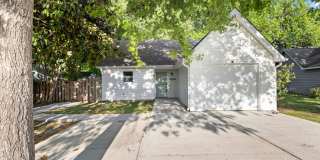 3 Bedroom Home in Wilmington with a fenced yard and garage! Gallery 1