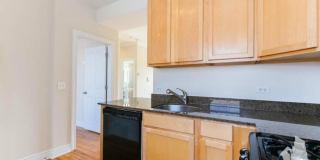 1214 W Waveland Gallery 3