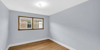 5740 N Lowell Avenue Gallery 16