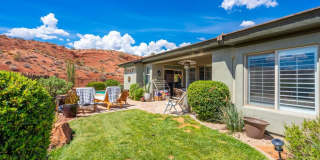 Beautiful 5 Bedroom Home- One Level and Private Pool Gallery 45