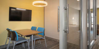 Radius Uptown Apartments Gallery 28