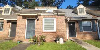 CUTE 3/2 w/ Vaulted Ceilings, Washer/Dryer, & Private Yard! Great NW Location! Available NOW for $1350/month! Gallery 1
