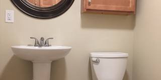 Updated 2 Bedroom Townhome for Rent in Loveland: Shared Garage, Patio, Washer/Dryer Hookups Gallery 14