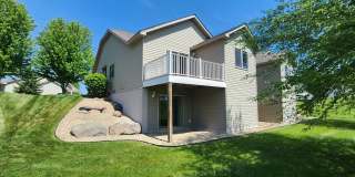 Beautiful 3 Bed, End Unit, Town Home for Rent Gallery 1