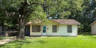 Cozy home with large living and dining area! Gallery 1