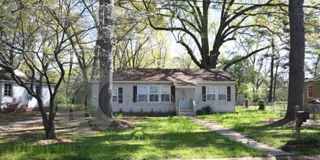 Comfortable 3-Bedroom Home with Deck & Backyard Comfortable 3-Bedroom Home with Deck & Backyard Gallery 1