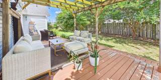 Beautiful 3 bd/ 2.5 house with Renovated Kitchen Gallery 38
