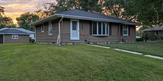Spacious 5BR House in Bloomington Gallery 1