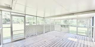 Spacious 3-Bedroom Home - Acre Lot Gallery 15