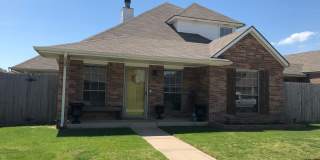 (4) Bed/(3) Bath in Moore with Storm Shelter! Avail NOW!! Gallery 1