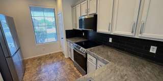 3bd/2ba 1374 sq ft in Chandler with POOL Gallery 4