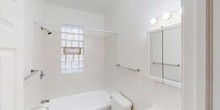 5528 S. Cornell Avenue Gallery 9