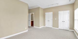 Beautiful End-Unit Townhome on a Prime Location! Gallery 13