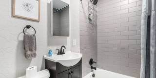 Beautifully Fully-Furnished Duplex in Old Town Gallery 17