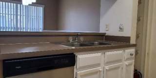 Beautiful 2-Bedroom, 3-Bathroom Townhome in Brandon Gallery 4