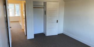 Cozy Upper Floor 2 Bedroom, 1 Bath Unit Gallery 9