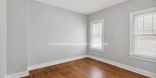 4138 N Lockwood Ave Upper Gallery 35
