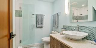 2+ Bed 2.5 Bath East Madison Townhouse Gallery 20
