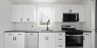 AVAILABLE FOR LATE OCTOBER! RENOVATED 2-Bedroom END unit in DORMONT! Gallery 1