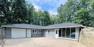 Beautiful 3 Bedroom Home on Rice Lake Gallery 1