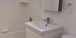 Charming 2BR/1BA Downstairs Unit with Private Yard in South Park Gallery 13