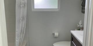 Beautiful 2 bedroom/2.5 bath in the heart of East Austin Gallery 15